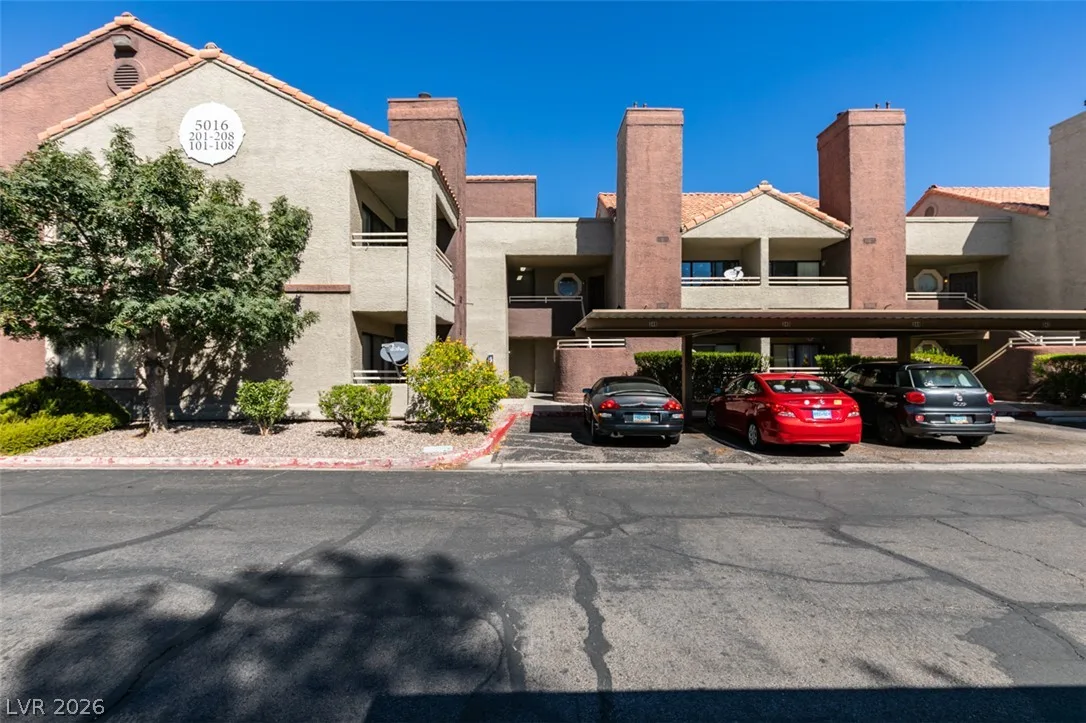 5016 South Rainbow Boulevard 202 — photo 1
