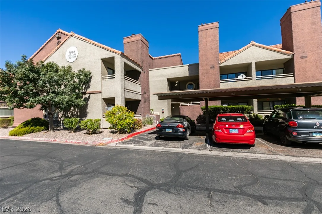 5016 South Rainbow Boulevard 202 — photo 3