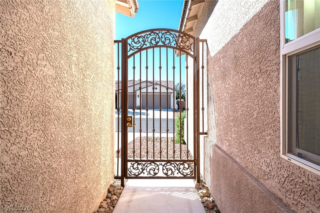 5458 East Volterra Drive — photo 3