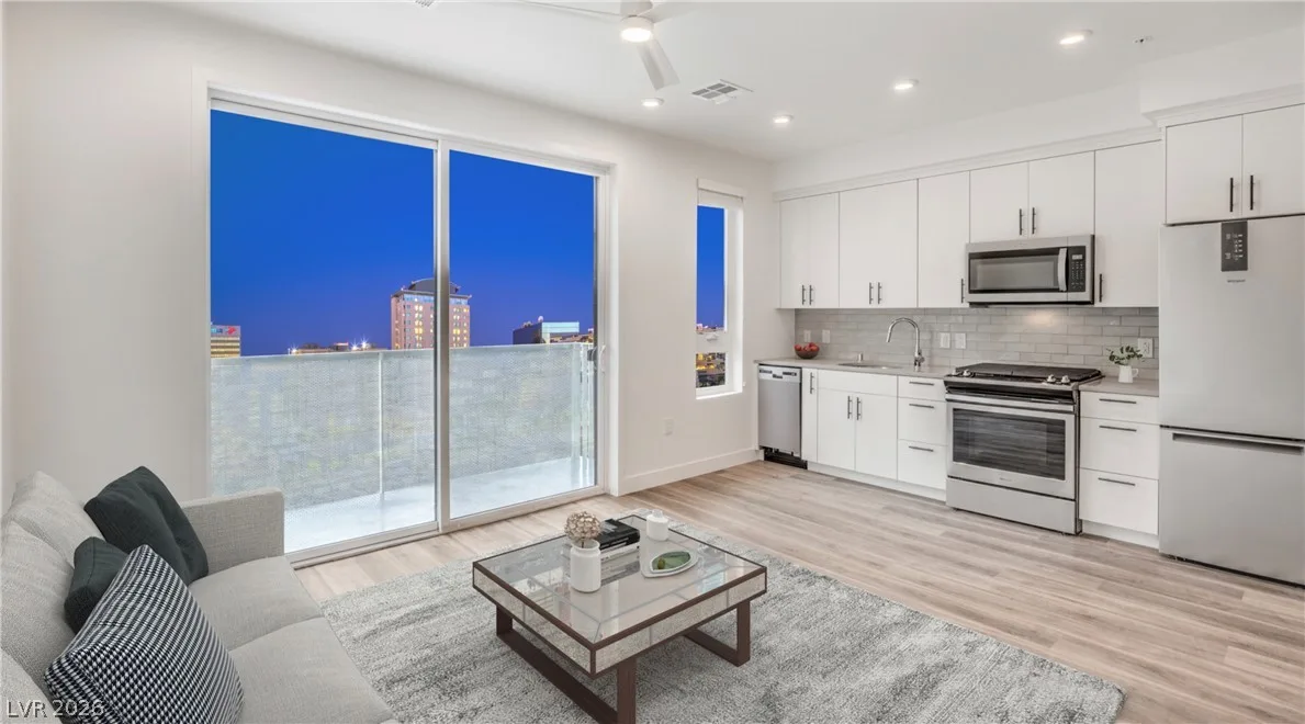 250 South City Parkway 101 — photo 1