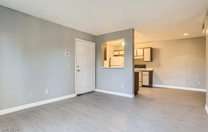 220 Mission Newport Lane 106 — photo 3