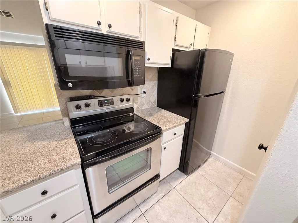 5211 Lindell Road 106 — photo 1