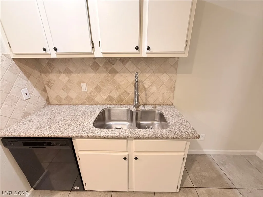 5211 Lindell Road 106 — photo 2