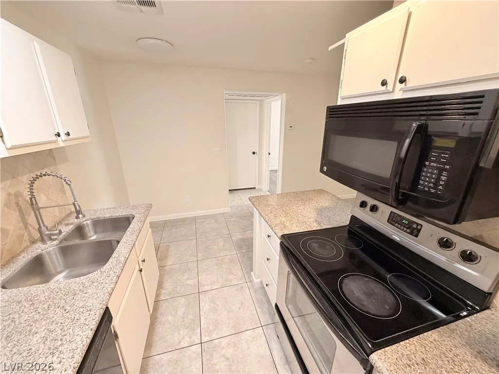 5211 Lindell Road 106 — photo 3