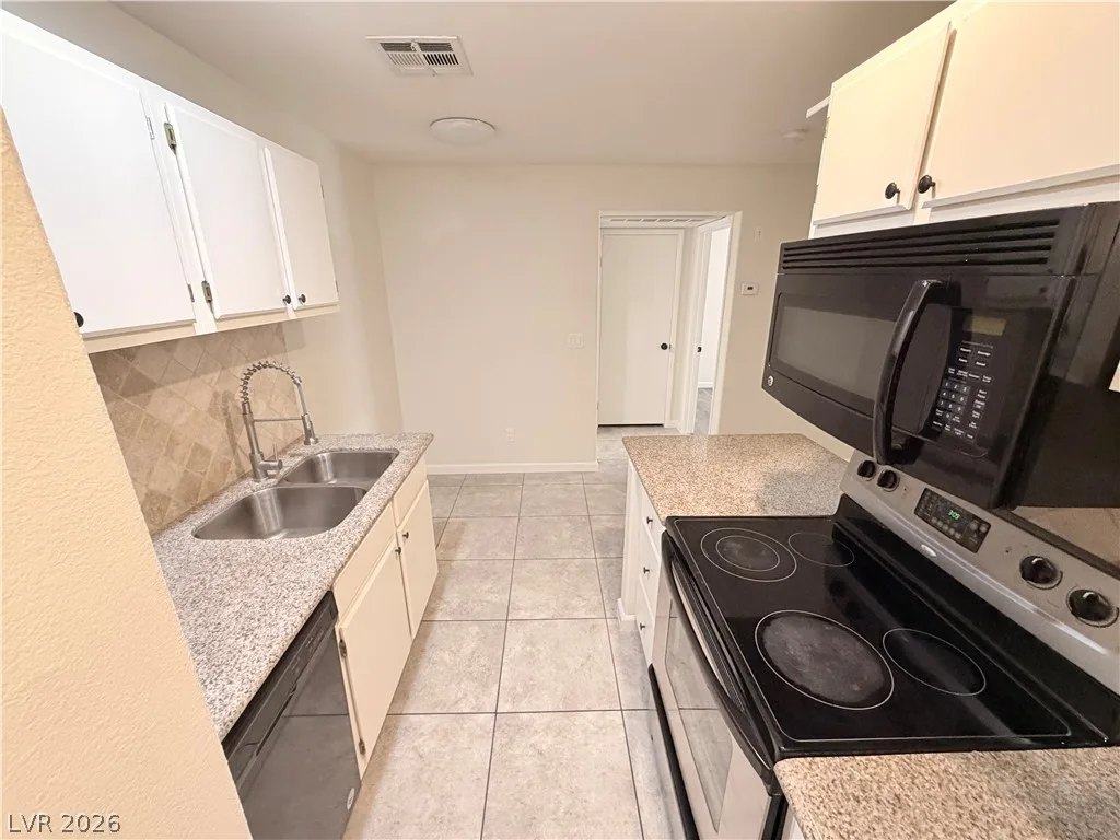 5211 Lindell Road 106 — photo 4