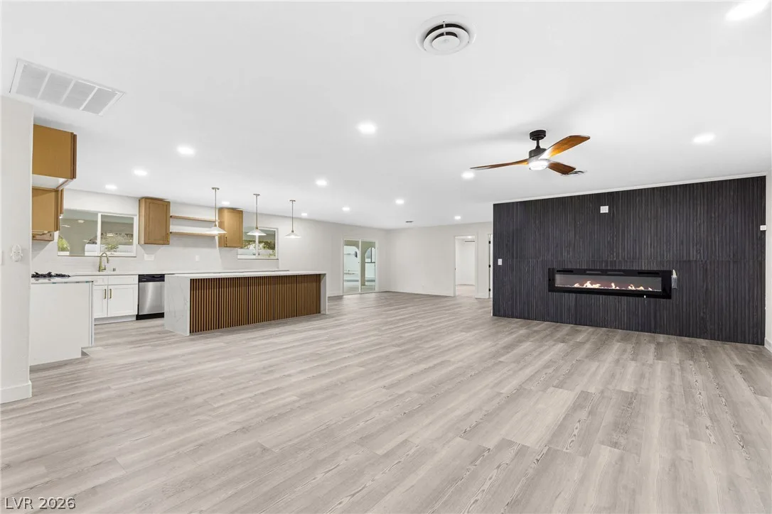 271 East Middleton Drive — photo 4