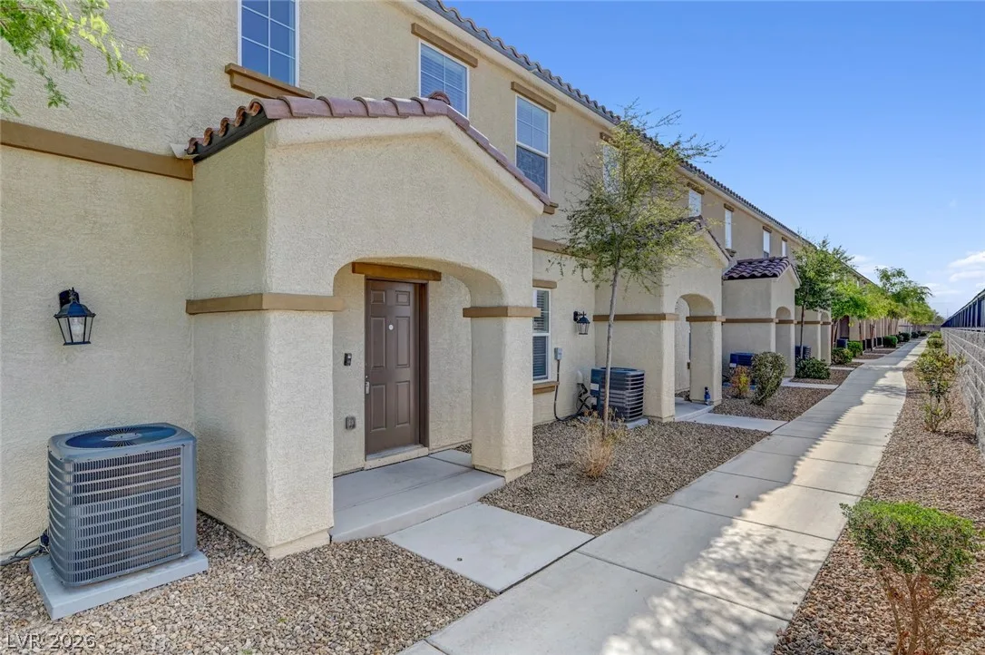621 Palm Wash Lane — photo 2