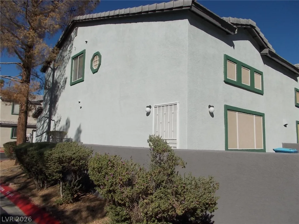 5621 Lago Court — photo 3