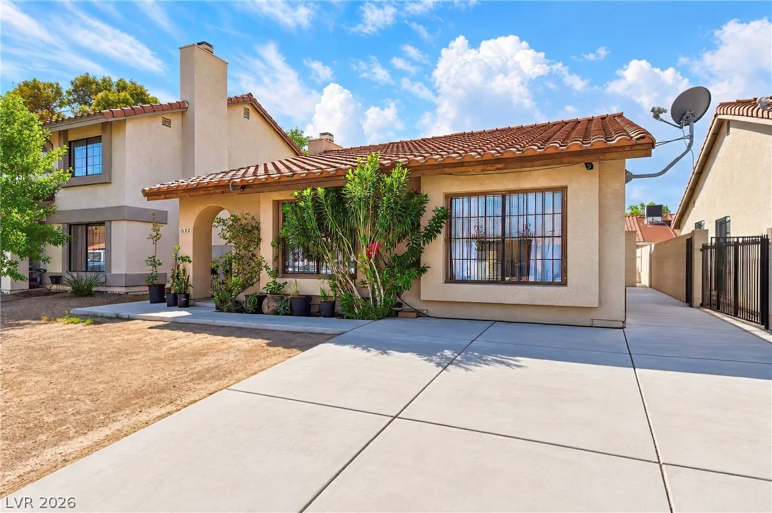522 Bayberry Drive — photo 2
