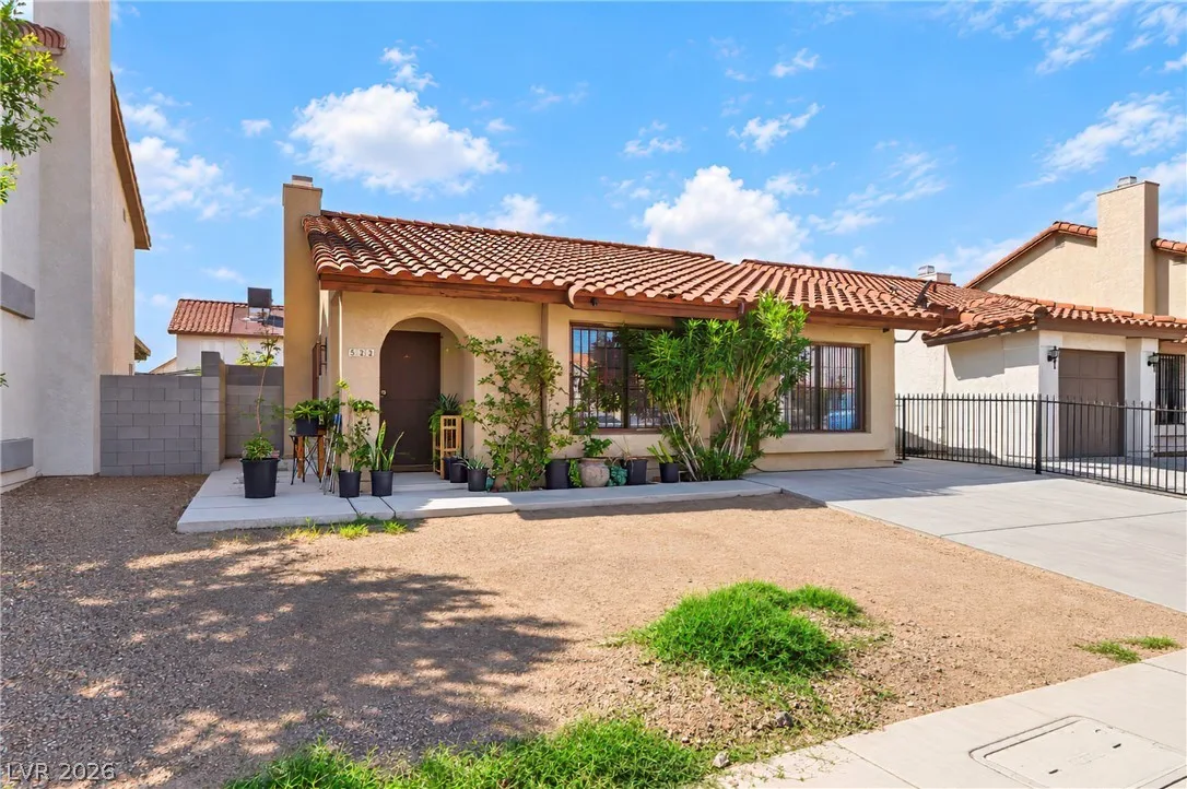 522 Bayberry Drive — photo 4