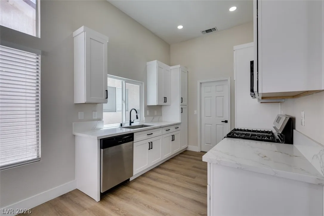 272 Grand Teton Drive — photo 2