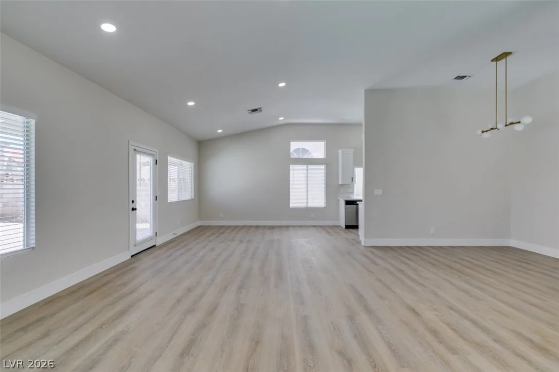 272 Grand Teton Drive — photo 3