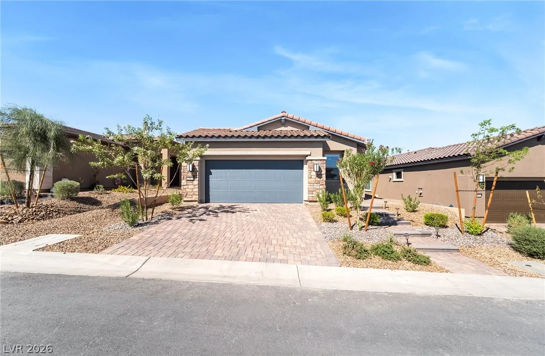 53 Lake Bluff Court — photo 1