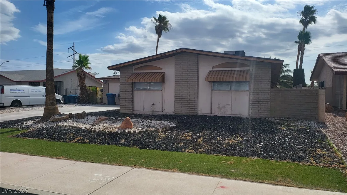 229 Breeze Street — photo 1