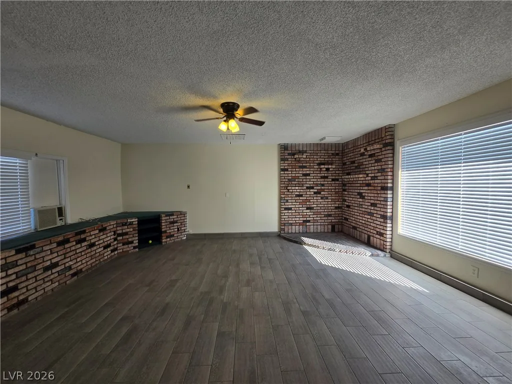 229 Breeze Street — photo 4