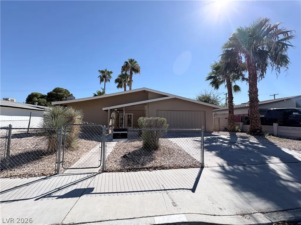 4217 SAWYER Avenue — photo 2
