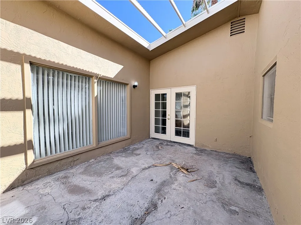 4217 SAWYER Avenue — photo 3
