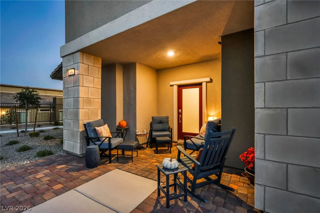 894 Heritage Bend Drive — photo 1