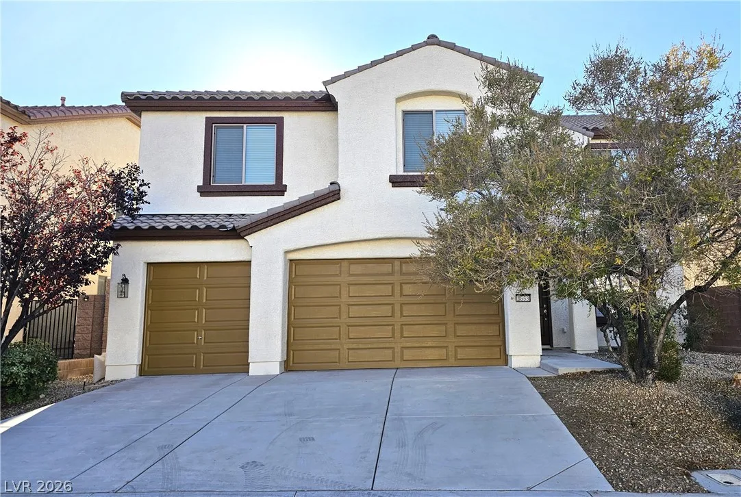 2553 Chateau Clermont Street — photo 1