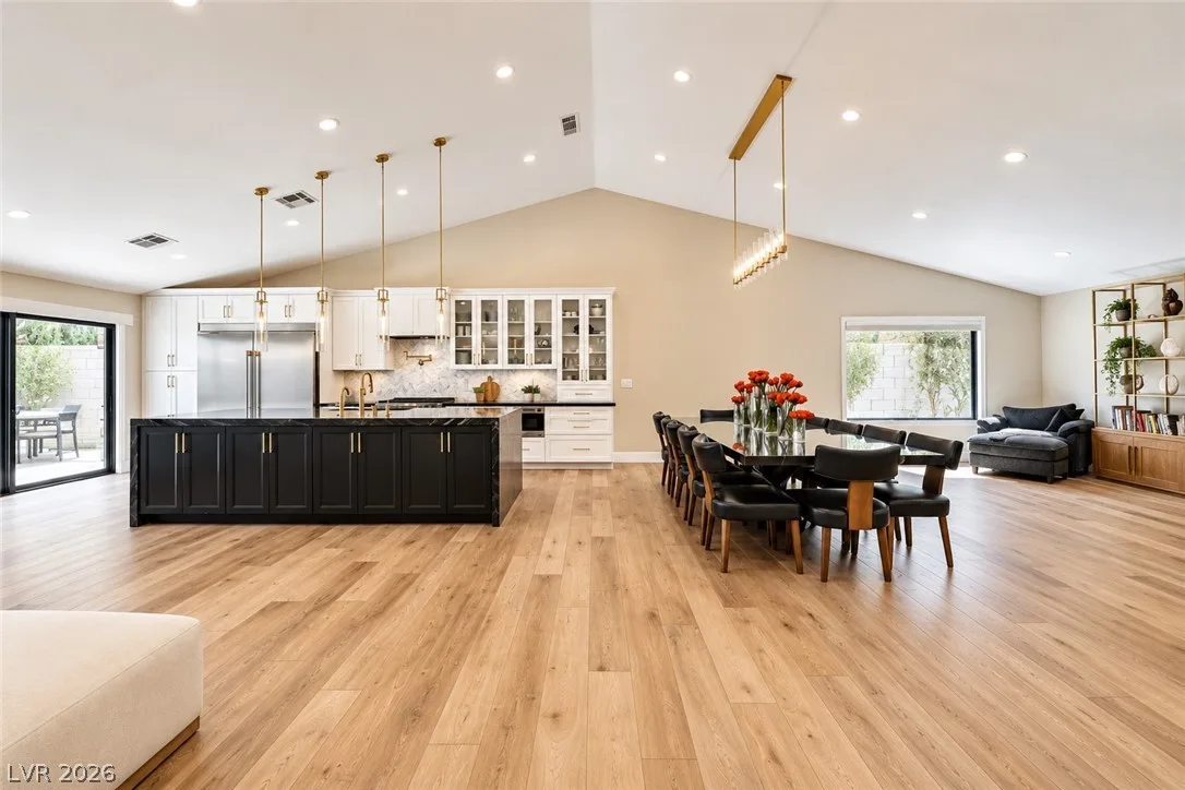 2824 Shannon River Drive — photo 3