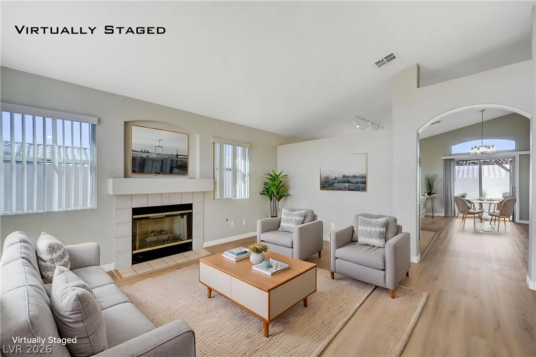916 BLUE ARROYO Drive — photo 1