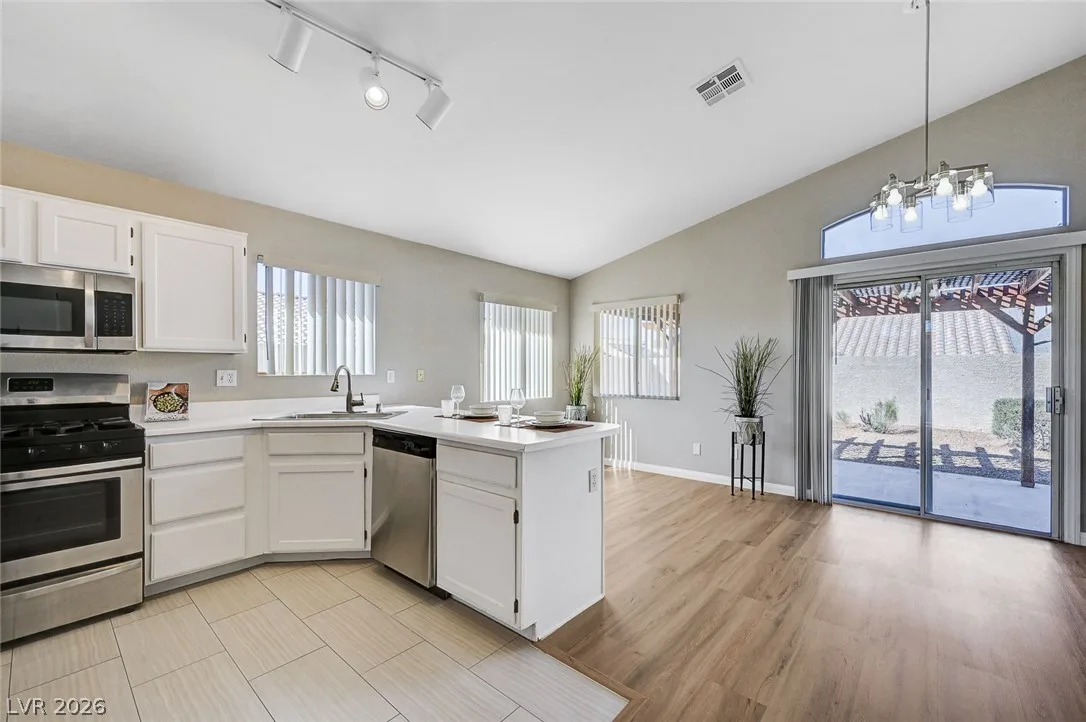 916 BLUE ARROYO Drive — photo 2