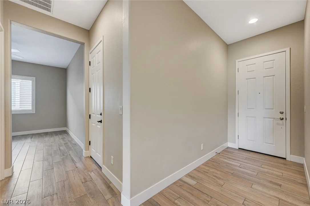 3937 Speckled Wood Avenue — photo 2