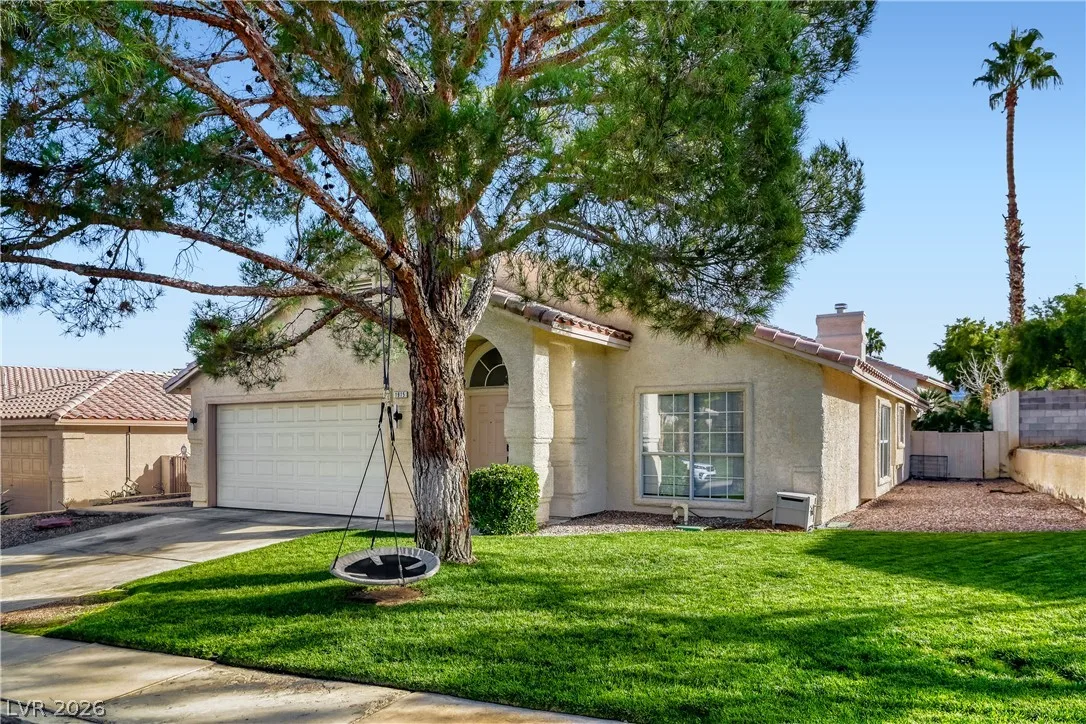 1915 Coralino Drive — photo 2
