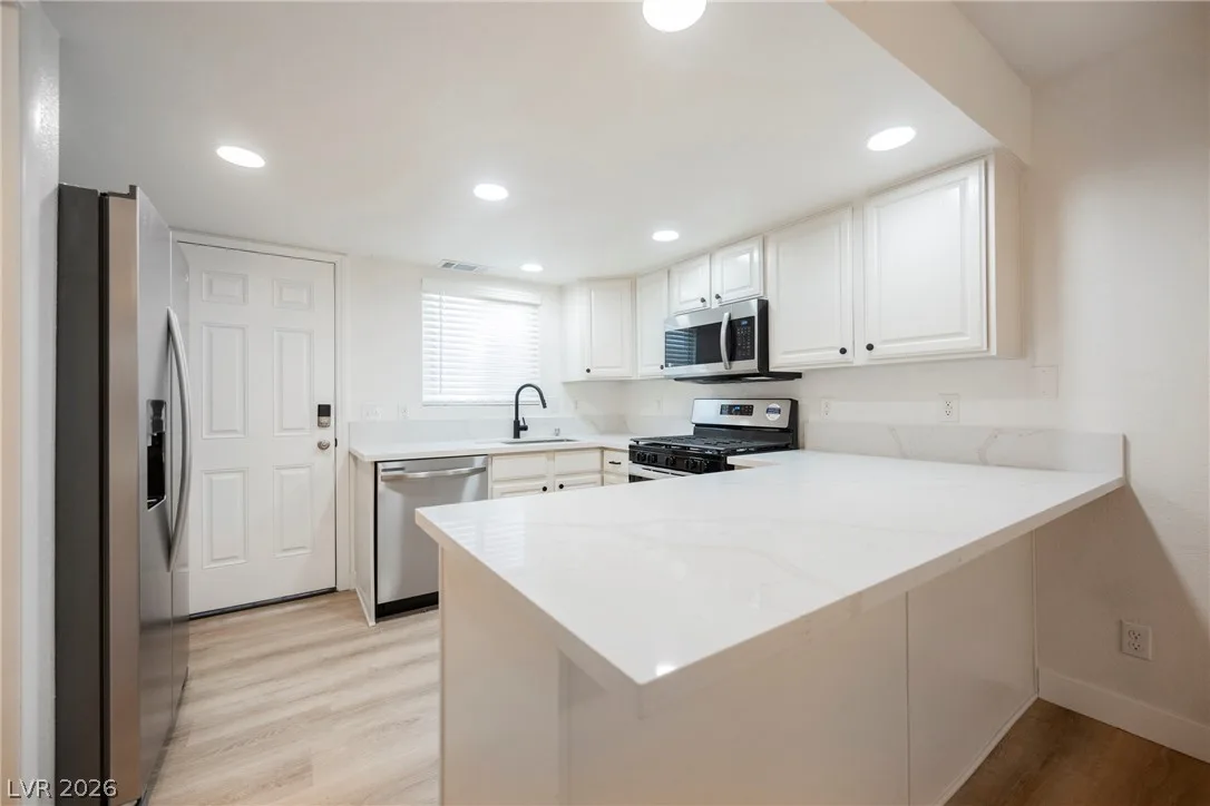 454 Sellers Place — photo 2