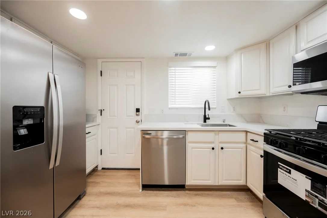 454 Sellers Place — photo 3