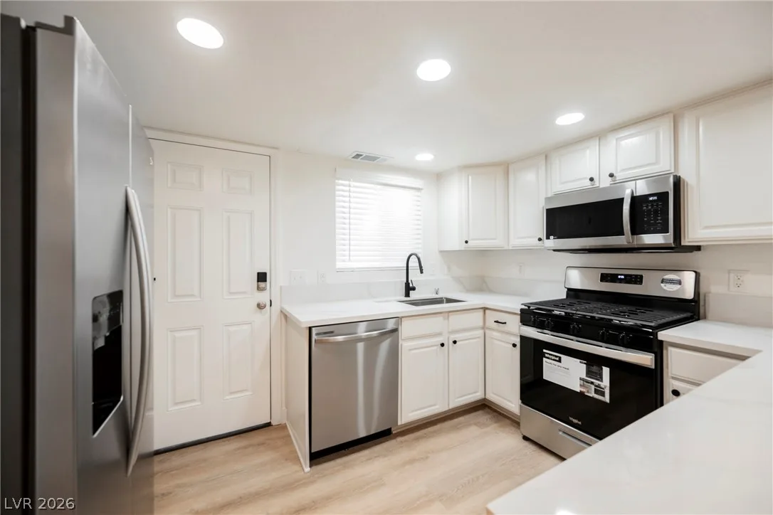 454 Sellers Place — photo 4