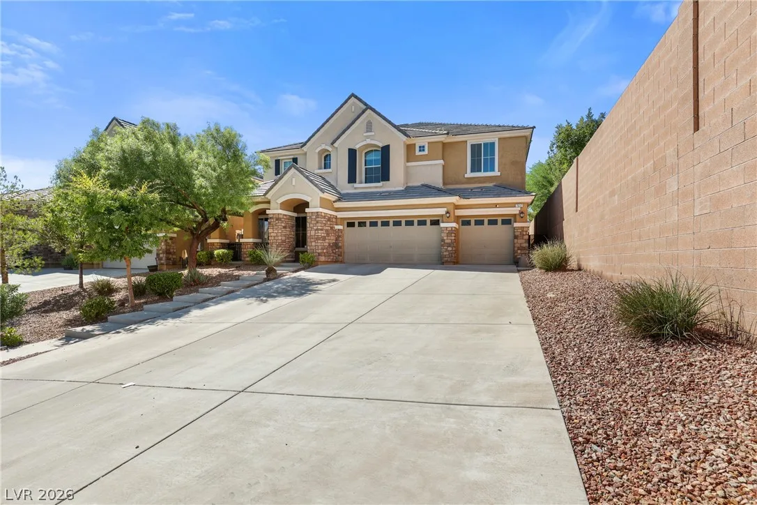 7037 Twin Forks Peak Street — photo 2