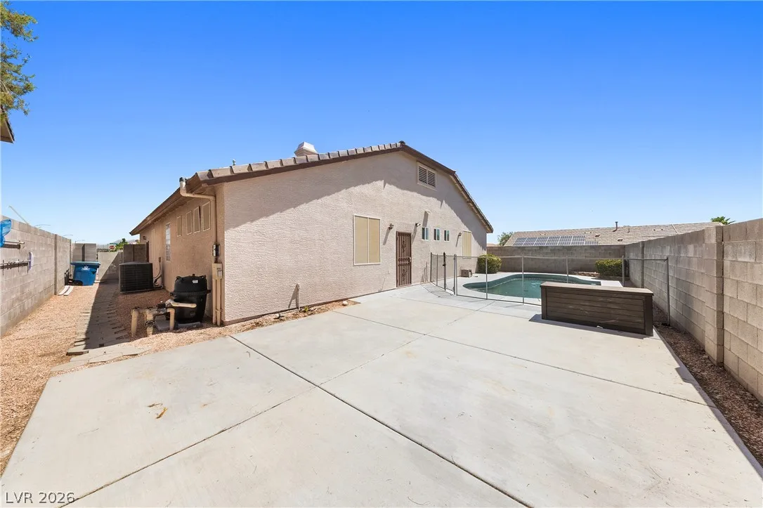 9613 Cherry Canyon Avenue — photo 5