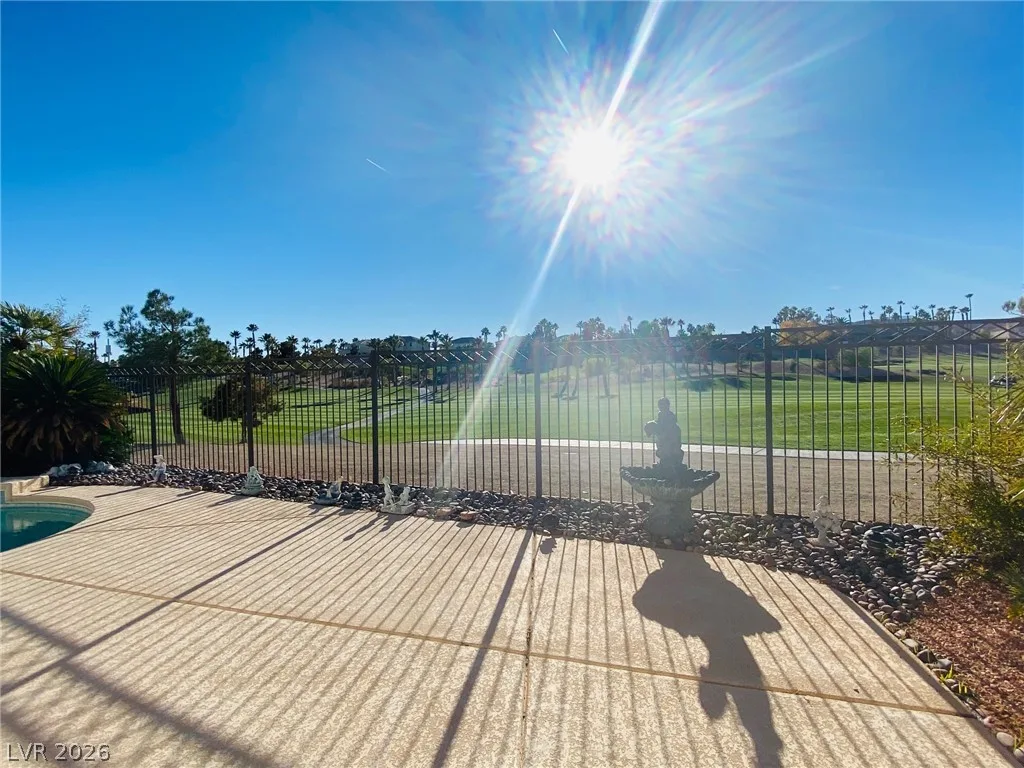 231 Cliff Valley Drive — photo 3