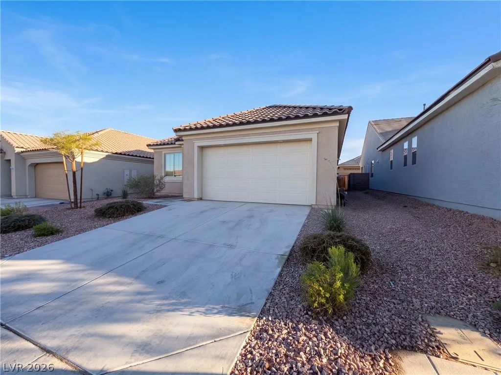 446 Royal Palms Lane — photo 1