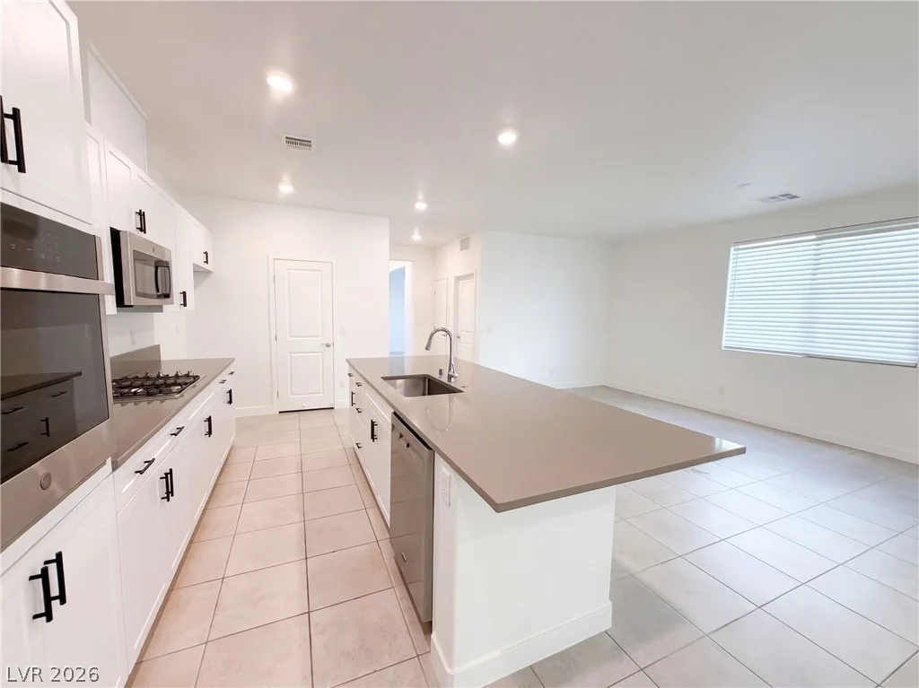 446 Royal Palms Lane — photo 2