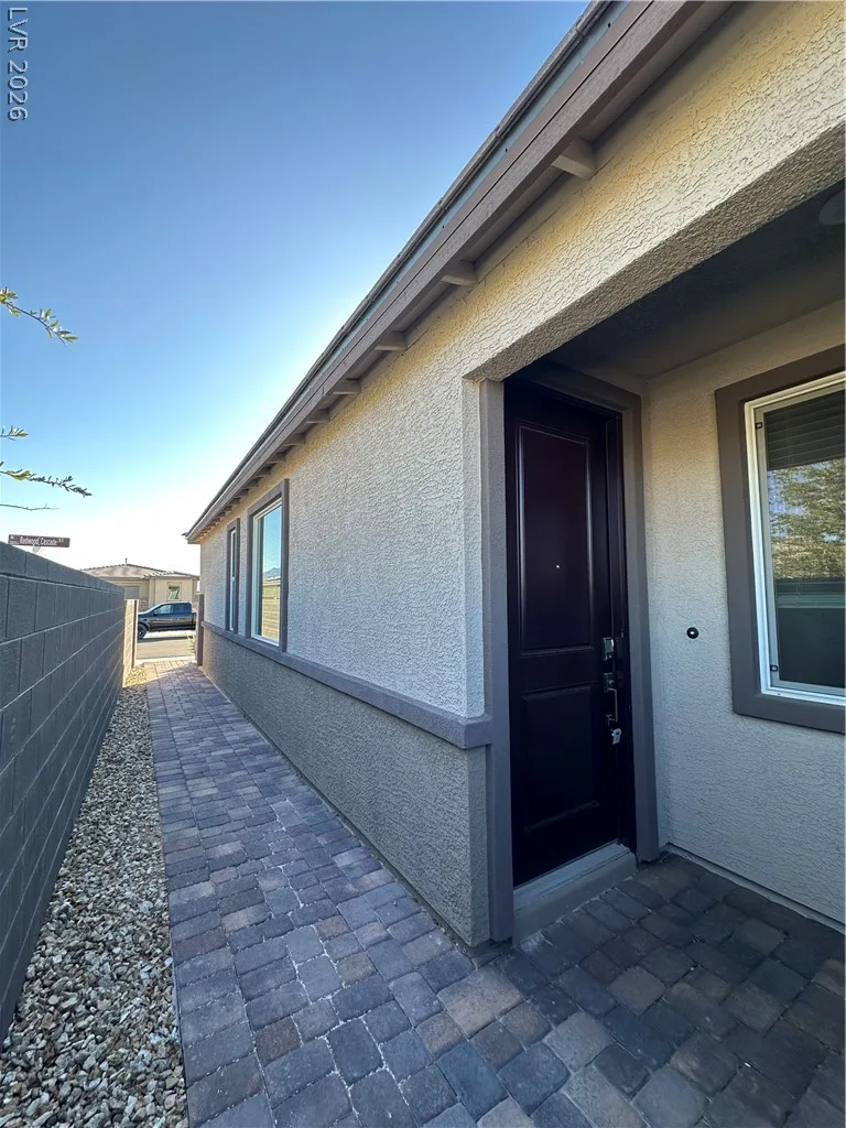 9769 Redwood Cascade Street — photo 2