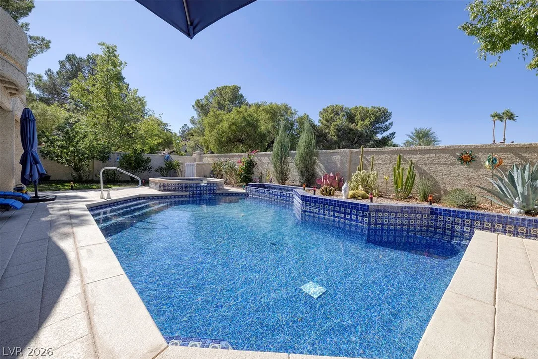 7402 Mission Hills Drive — photo 2