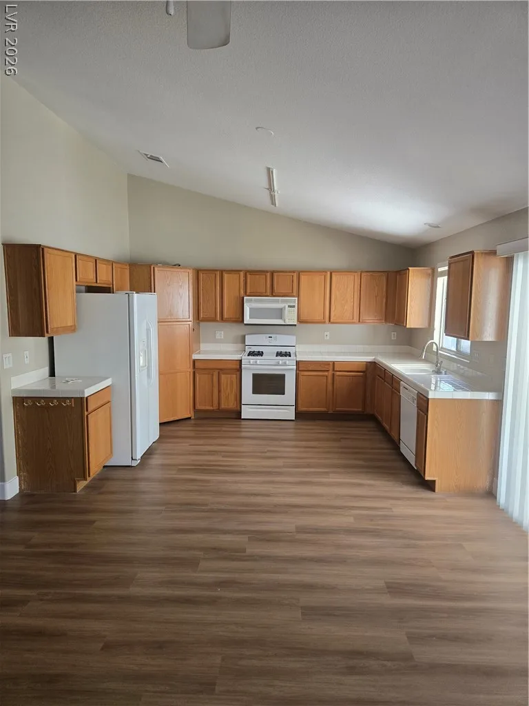 239 Oxford Cloth Court — photo 2