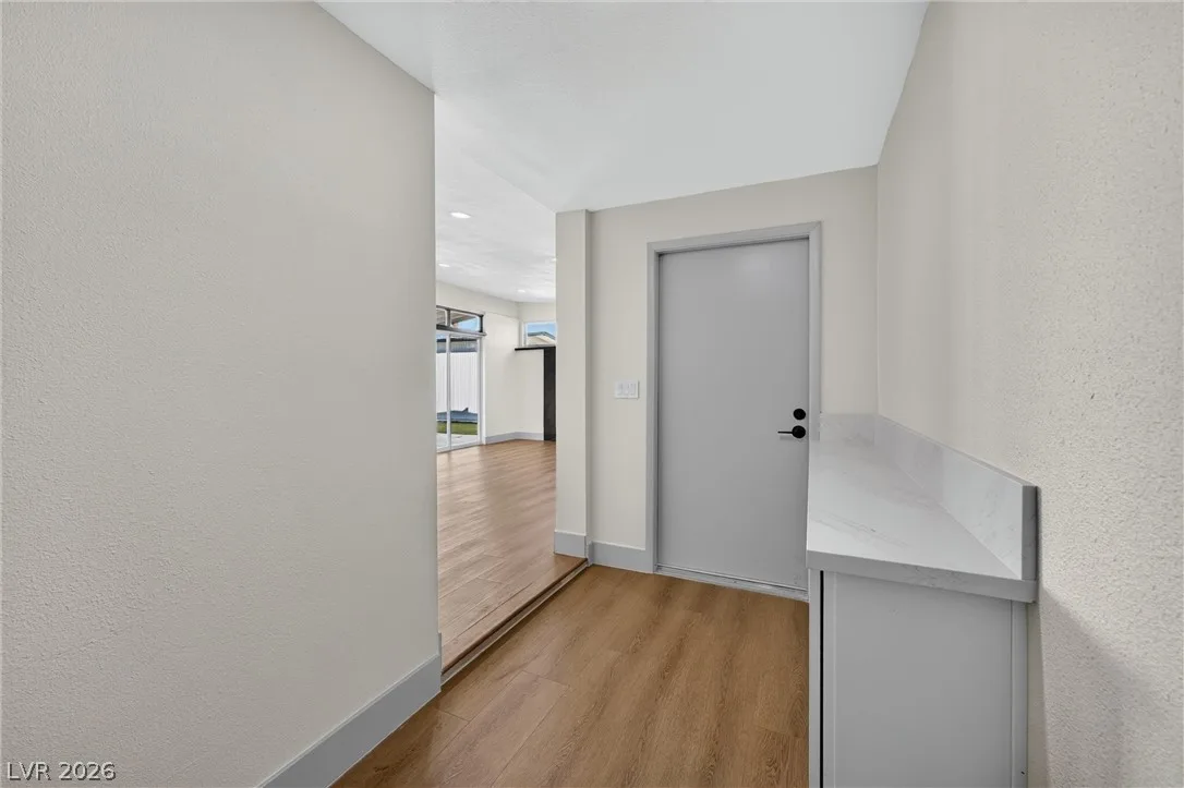 2806 Perliter Avenue — photo 2