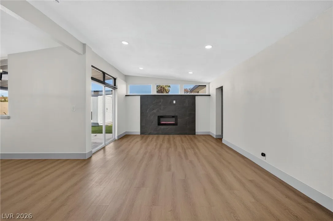 2806 Perliter Avenue — photo 4