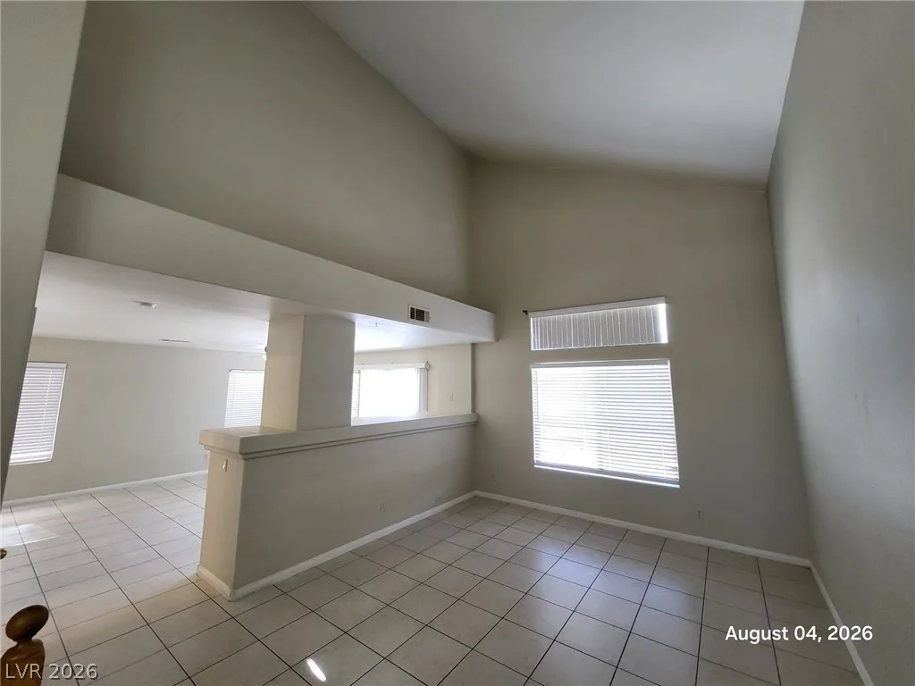 8236 West Rochelle Avenue — photo 3