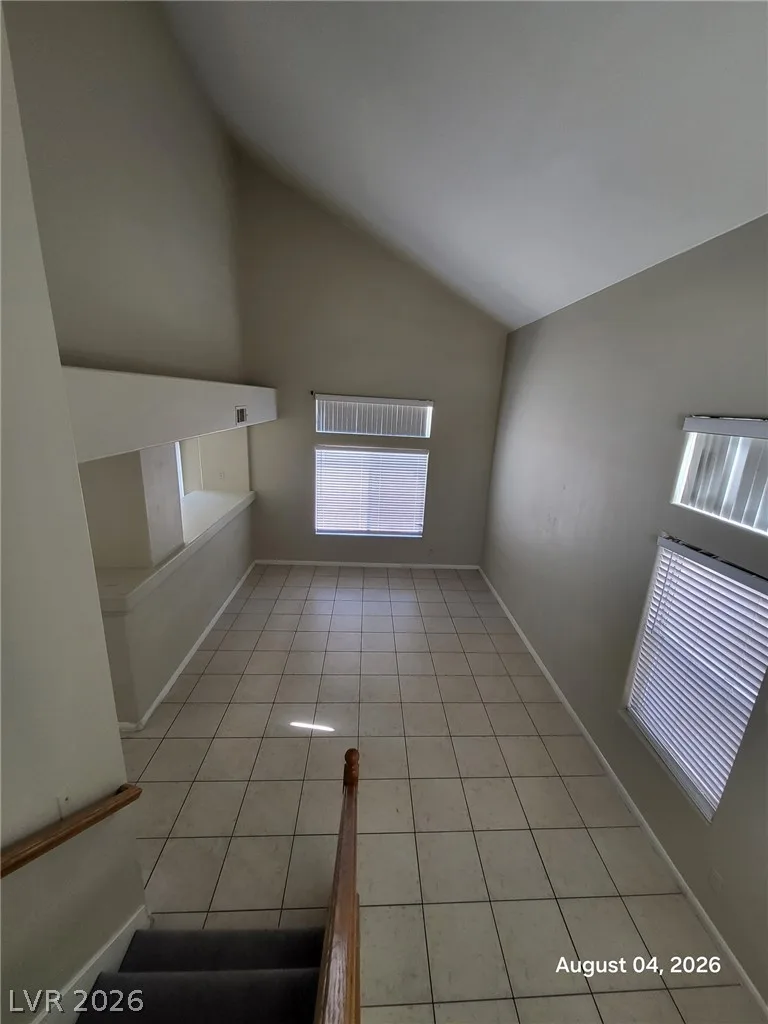 8236 West Rochelle Avenue — photo 4