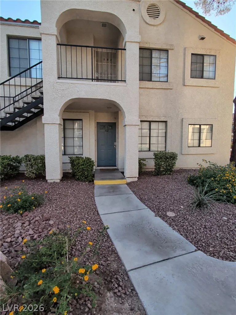 4813 Nara Vista Way 102 — photo 1