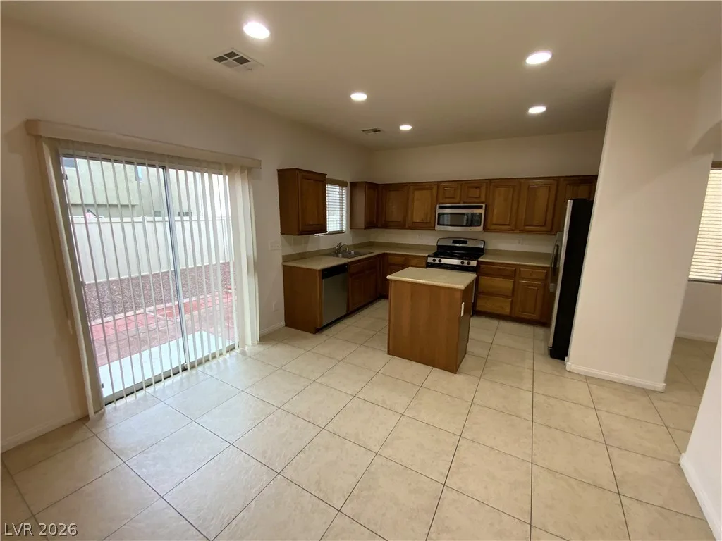 8439 Sequoia Grove — photo 4