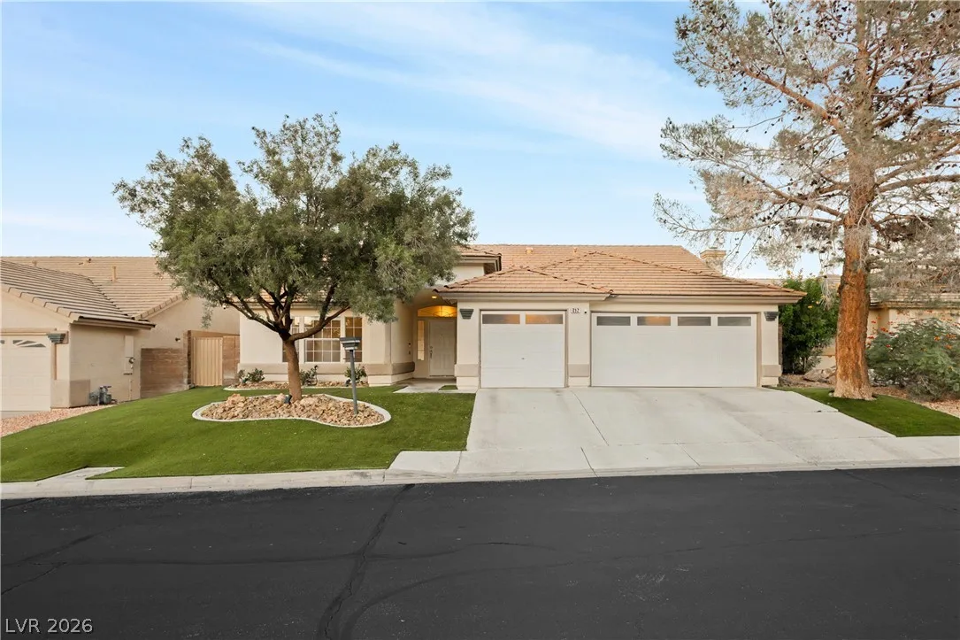 952 Wild West Drive — photo 1