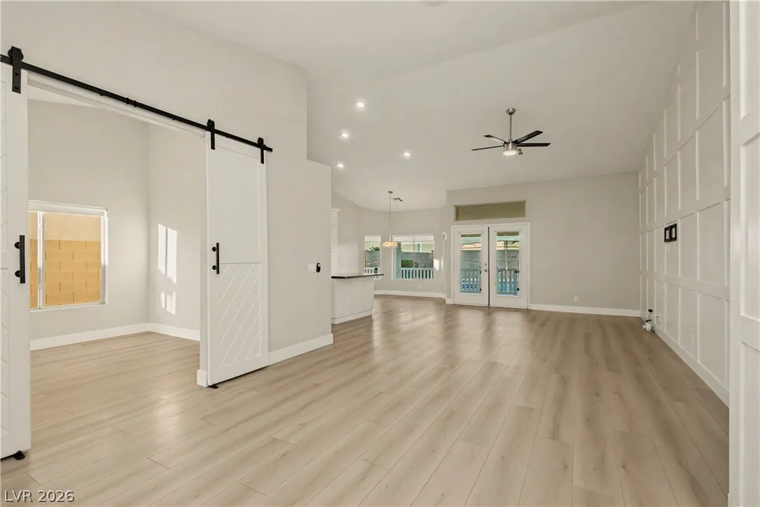 952 Wild West Drive — photo 2