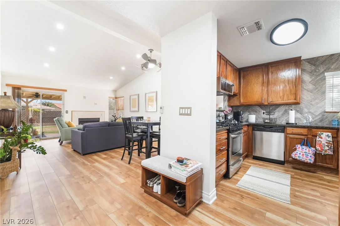8466 Palmada Drive — photo 4