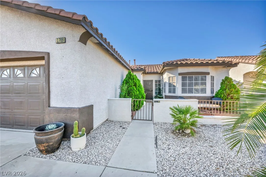 1709 White Daisy Way — photo 2