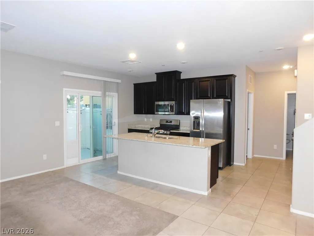 2715 Amazing Meadows Avenue 1185 — photo 2